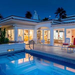 Villa Relaxing Heated Pool Luxurious Views Massage, Santa Ursula (Tenerife)