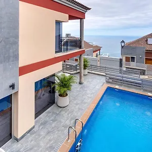 https://cozy-and-sunny-villa-with-pool-and-city-views.tenerifehoteles.net
